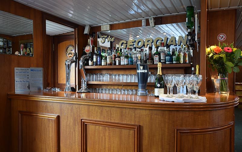 Bar and drink for your event on the thames
